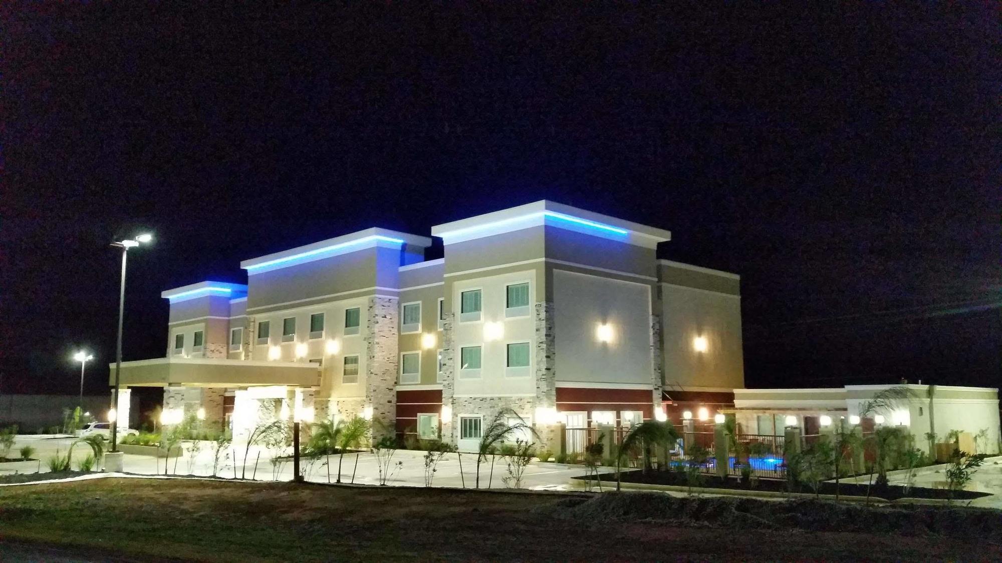 Best Western Plus Dilley Inn & Suites Exterior photo